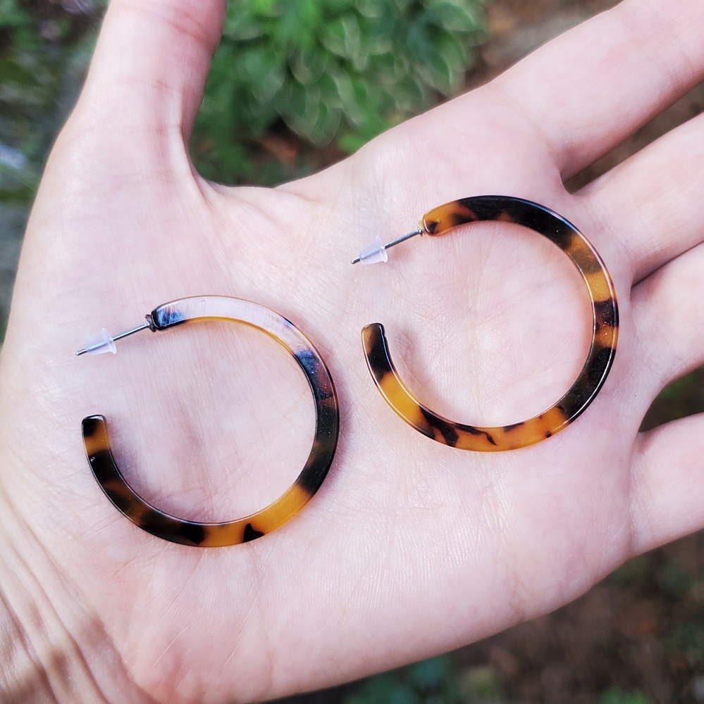 NWOT 36mm Tortoise Shell Acrylic Hoop Earrings
